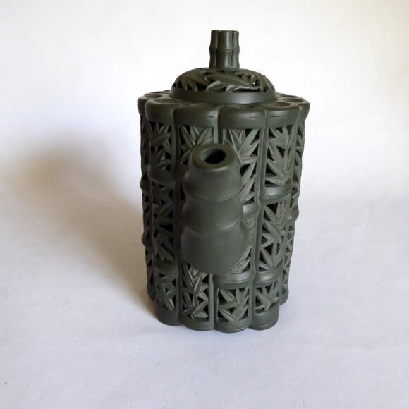 VINTAGE NEW TRADITIONAL CHINESE YIXING HOLLOWED CUT OUT BAMBOO CLAY TEAPOT - Picture 4 of 16
